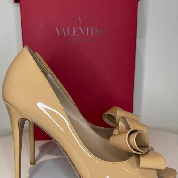 VALENTINO GARAVANI Patent Open Toe Bow Pumps - Picture 6 of 7